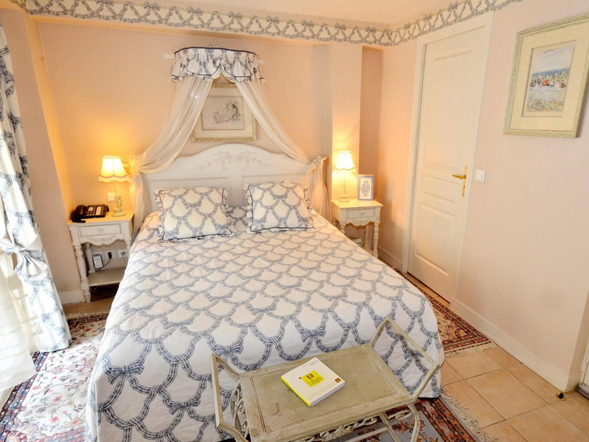Hostellerie Du Prieure Saint-Prix  Exterior foto